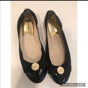 LIKE BRAND NEW MK FLATS!!